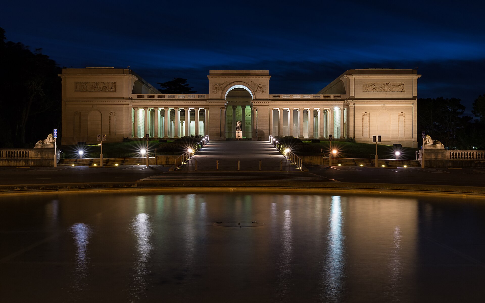 The California Palace of the Legion of Honor, a permanent copy of France's 1915 pavilion