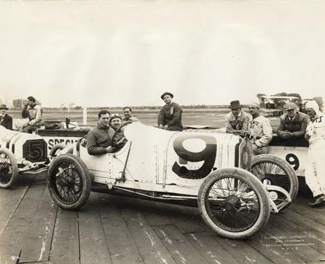 Dario Resta in his Peugeot, winner of both the Grand Prize and the Vanderbilt Cup at the Exposition