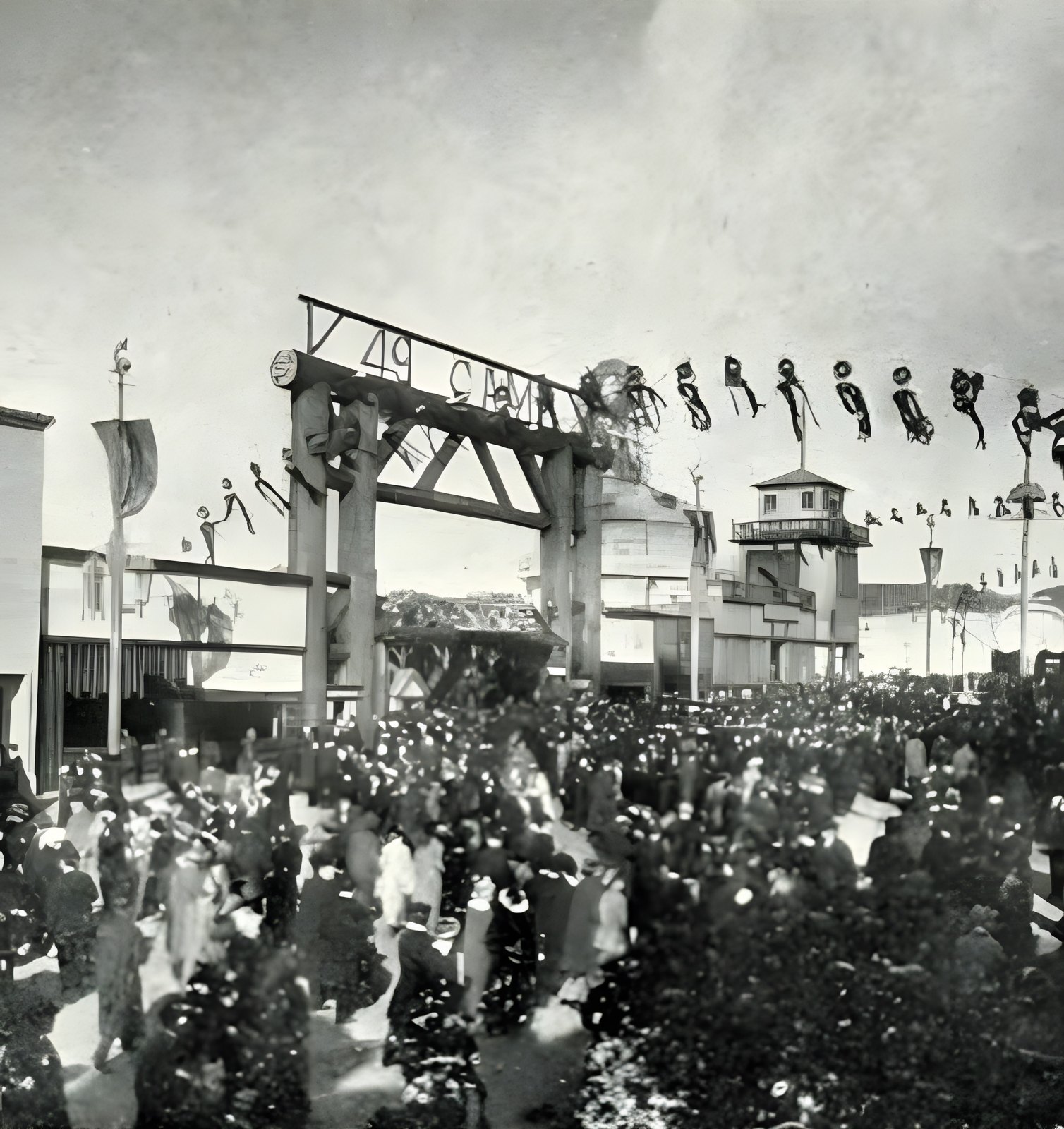 The '49 Camp on the Zone, with the crowd at its gate