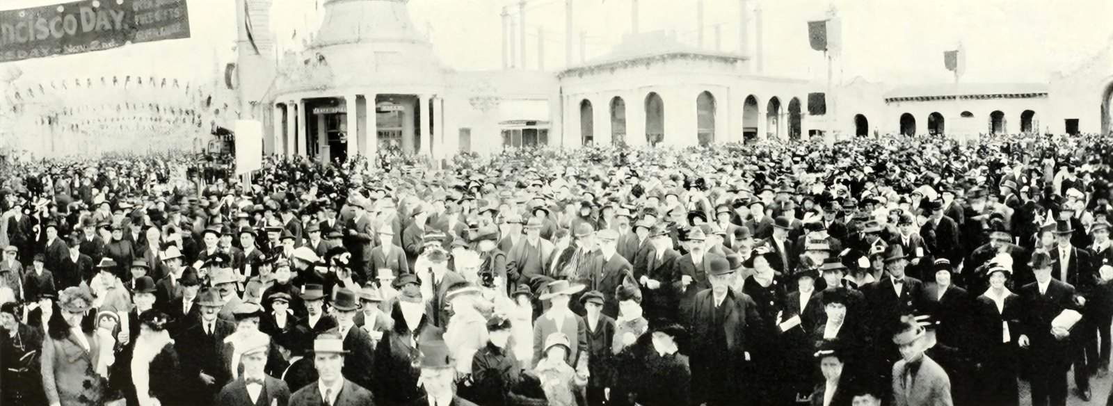 The San Francisco Day crowd, November 2, 1915