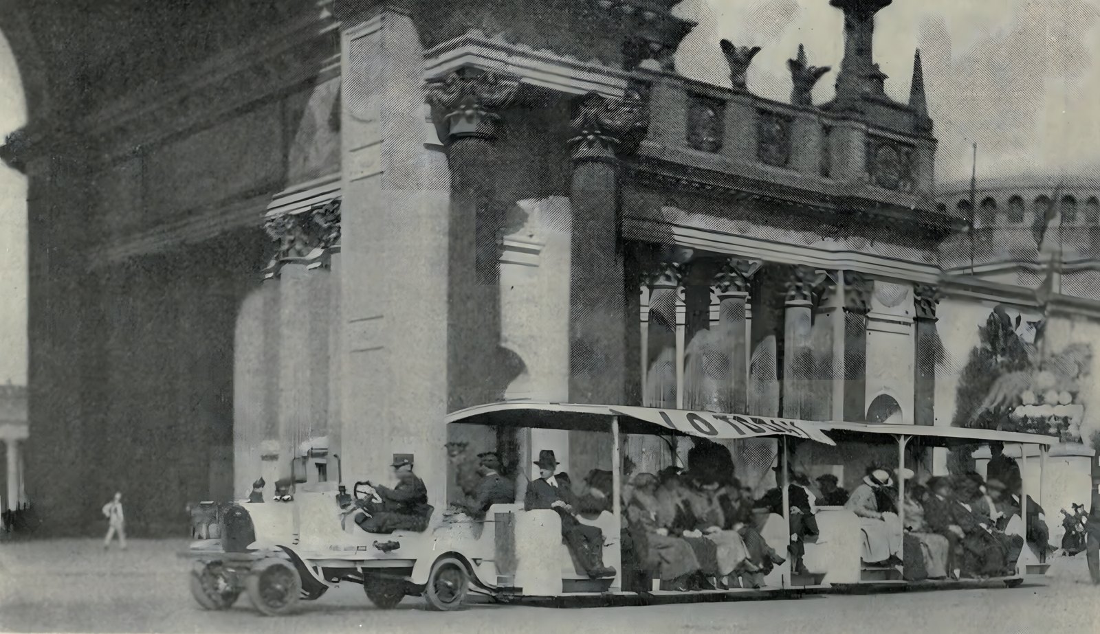 A Fadgl auto train at the exposition