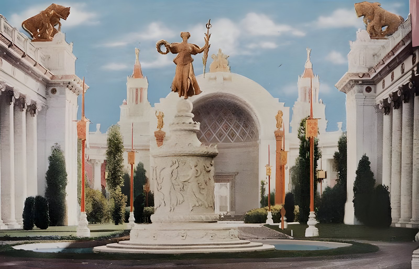 The Fountain of Ceres, looking south through the Court of Ceres to the Four Seasons half-dome