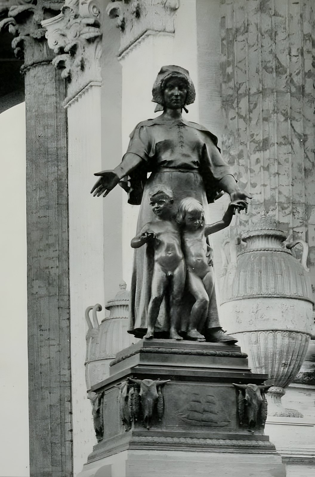 The Pioneer Mother at the exposition, 1915