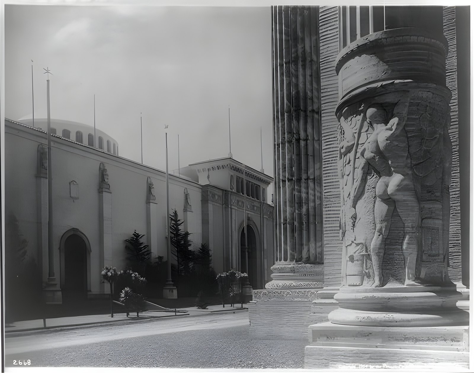 The Avenue of Progress in 1914, with the Palace of Mines and Metallurgy