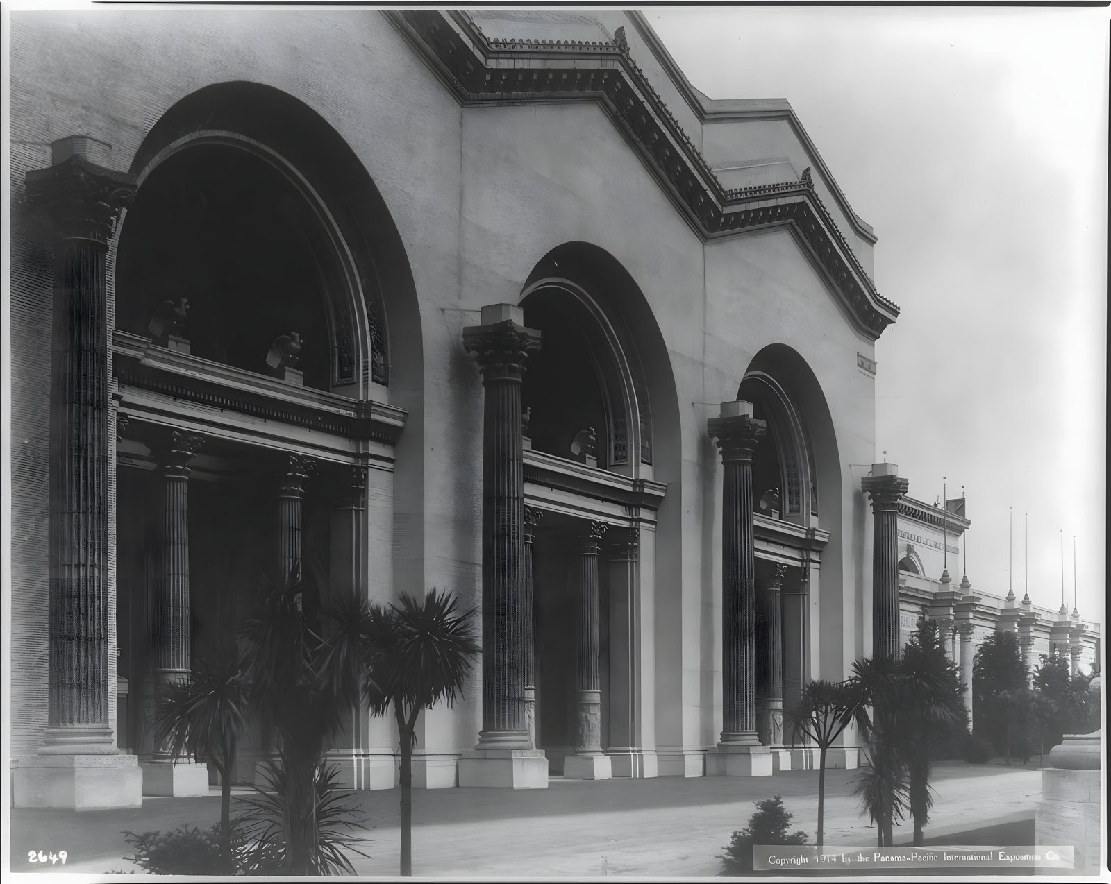 Main entrance to the Palace of Machinery, 1914