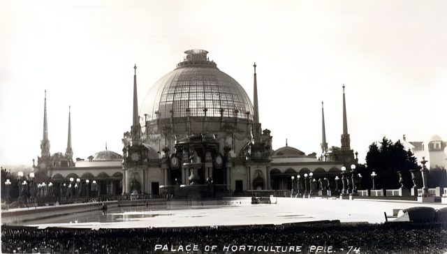 The Palace of Horticulture on a 1915 postcard