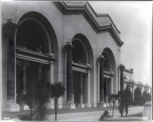 The main entrance to the Palace of Machinery, 1914