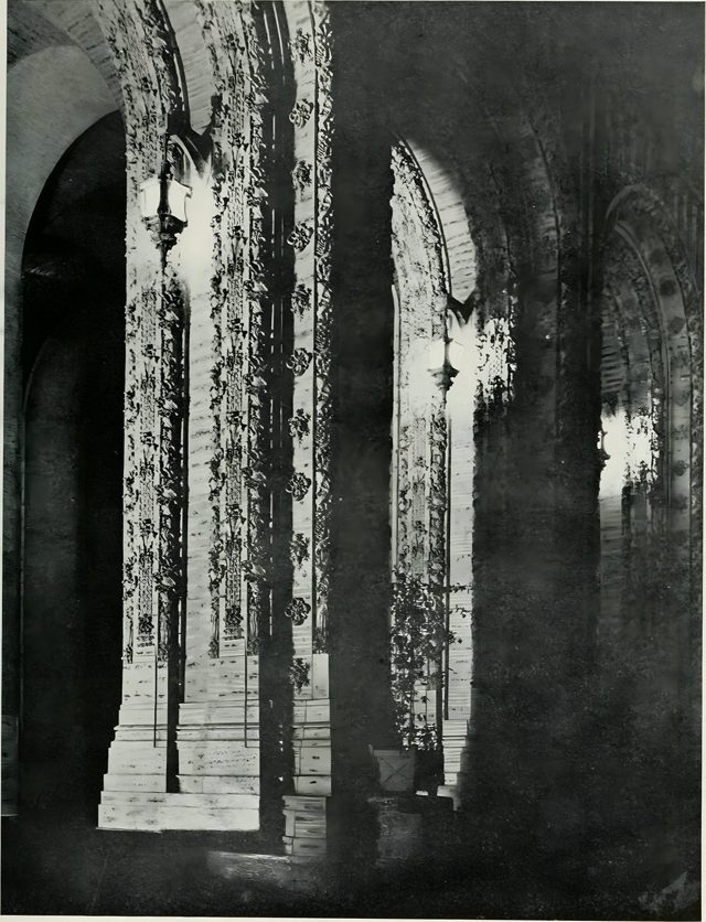 The cloister piers of the Court of Abundance
