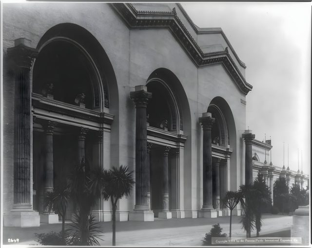 Main entrance to the Palace of Machinery, 1914