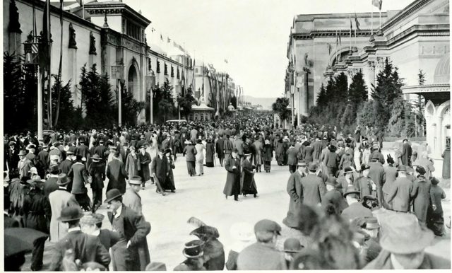 Crowds on the Avenue of Palms