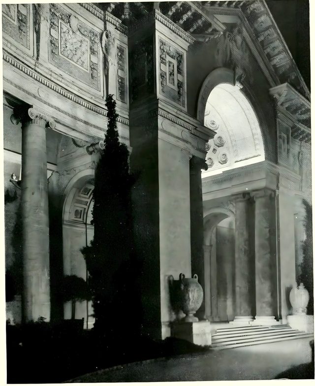 The portal of the Court of Palms at night
