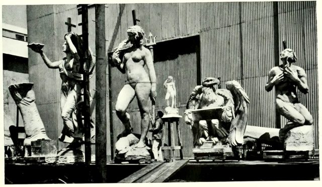 Waiting for the train: finished figures in the yard