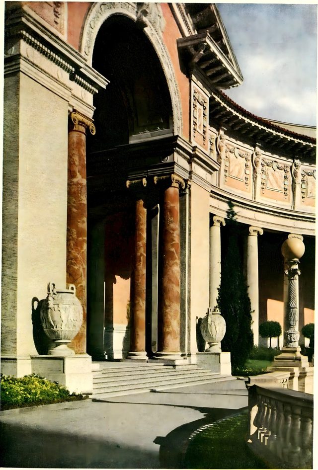 The inner archway of the Court of Palms