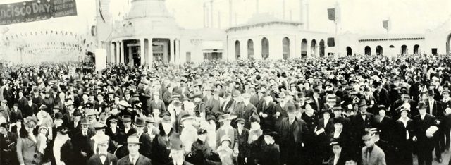 The San Francisco Day crowd, November 2, 1915