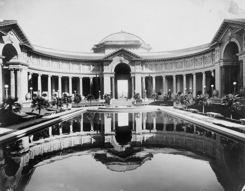 The pool and colonnade of the Court of Palms, Education at left, Liberal Arts at right