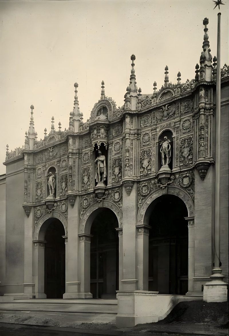 One of Faville's Spanish portals, with Allen Newman's figures