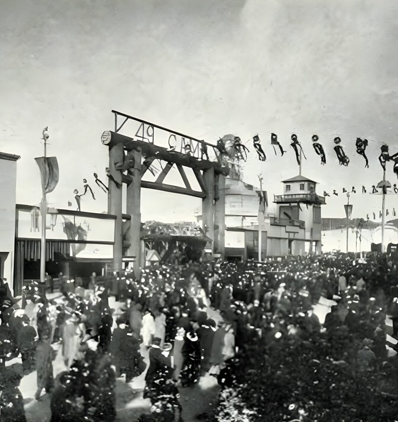 The '49 Camp on the Zone, with the crowd at its gate