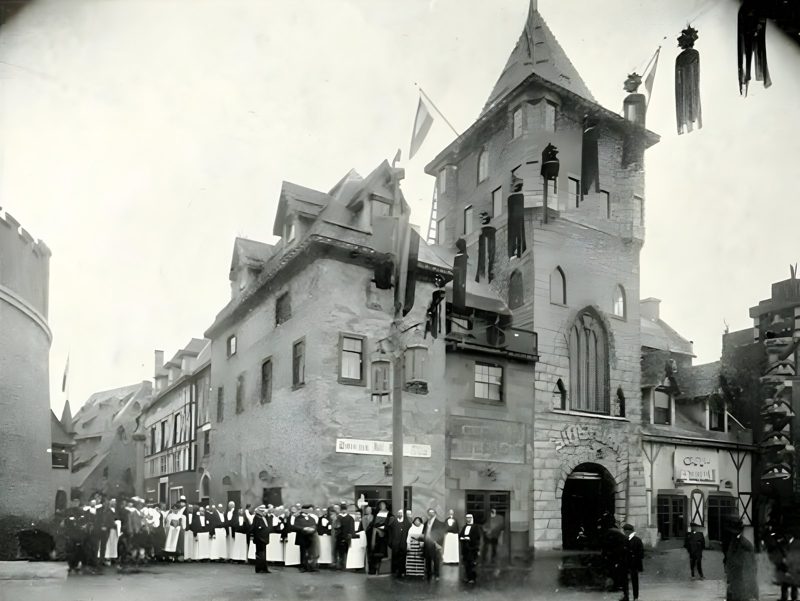 Alt Nürnberg (Old Nuremberg) on the Zone, its waitresses lined up outside