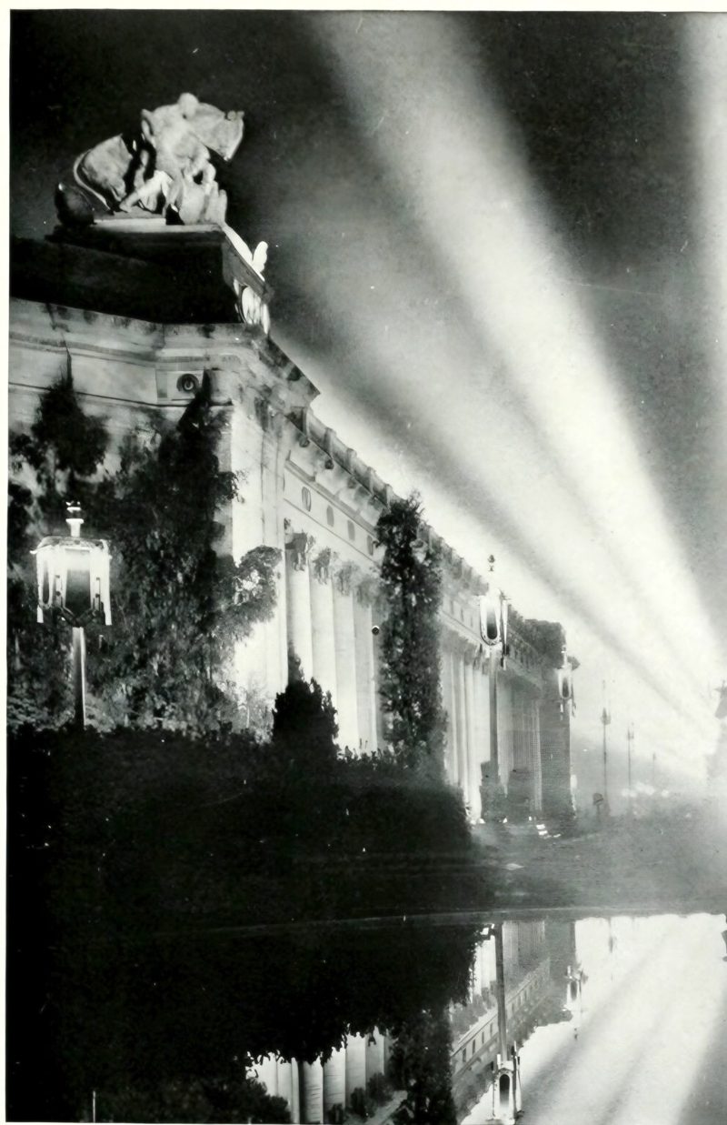 From the Court of the Four Seasons toward the Scintillator
