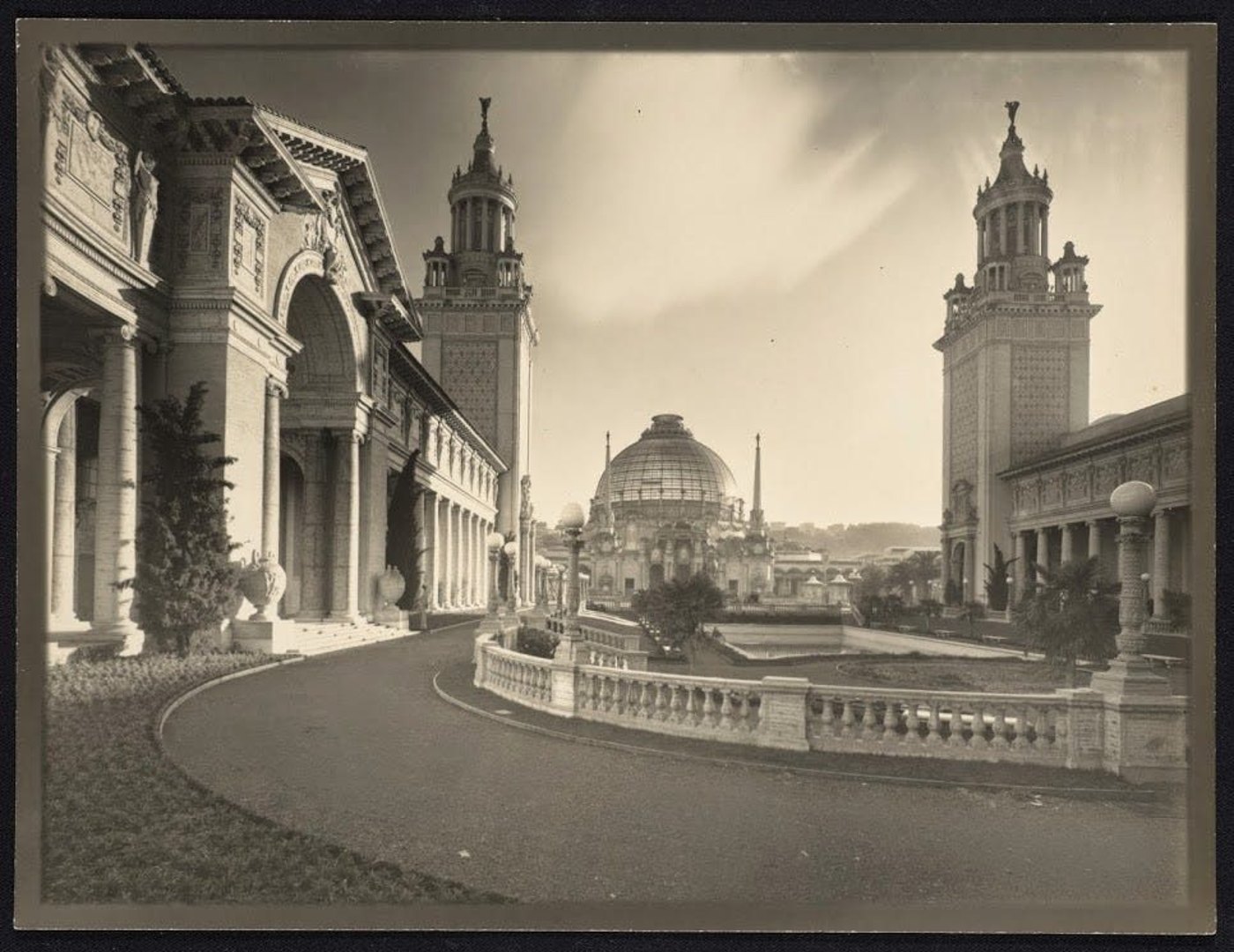 Willard Worden&rsquo;s Court of Palms, before restoration